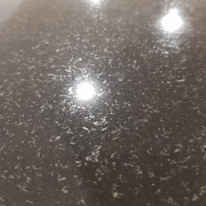 powierzchnia polerowana granitu
